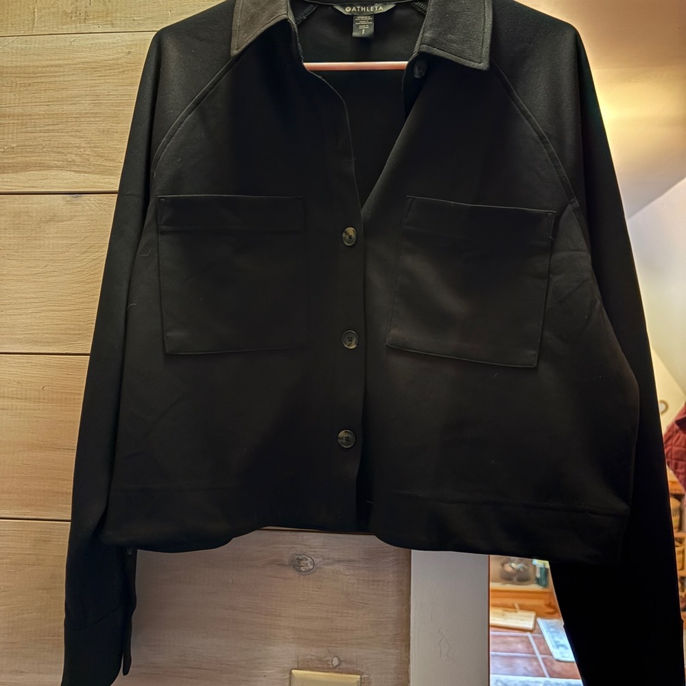 Athleta Allure Black Button-Front Cropped Shirt